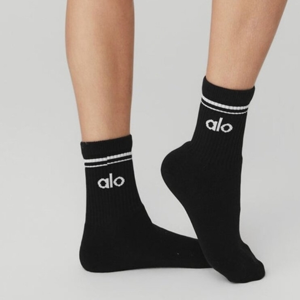 ALO Yoga Unisex Black Throwback Crew Socks with White Stripes 2 Pack